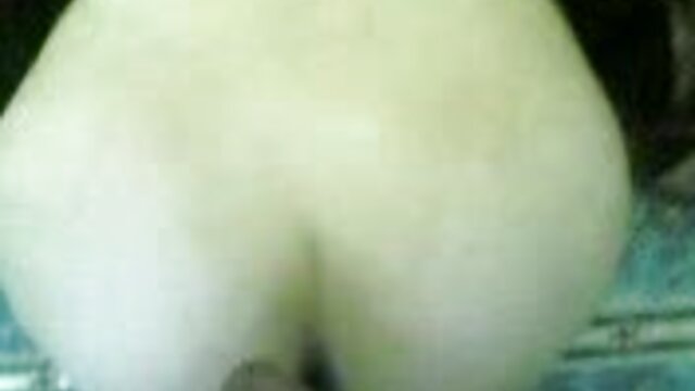 Due ragazzi che bevono da una solo film porno italiani gratis fiaschetta